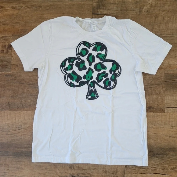 Bella Canvas Tee Size Large St. Patty's Leopard Shamrock White & Green - Picture 1 of 4